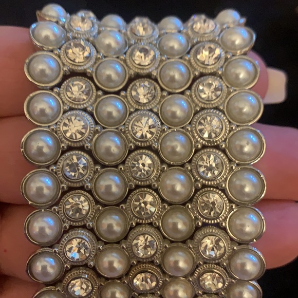 Pearl Rhinestone Bracelet - Picture 3 of 3